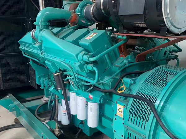 尖山更换100kW柴油发电机组机油时，需要注意哪些事项？